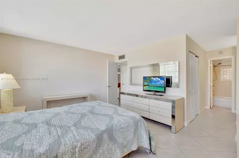 3113 S Ocean Dr #804, Hallandale Beach, FL 33009 photo 8