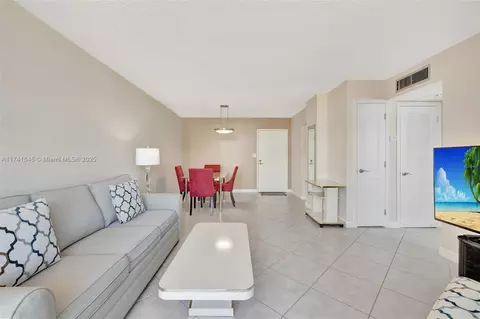 3113 S Ocean Dr #804, Hallandale Beach, FL 33009 photo 4
