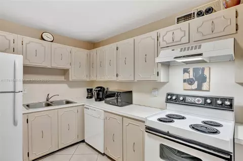 3113 S Ocean Dr #804, Hallandale Beach, FL 33009 photo 20