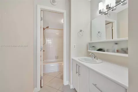 3113 S Ocean Dr #804, Hallandale Beach, FL 33009 photo 9