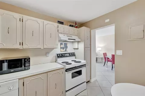 3113 S Ocean Dr #804, Hallandale Beach, FL 33009 photo 7