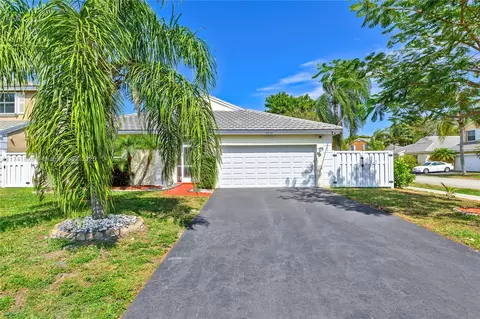 5212 NW 53rd Cir, Coconut Creek, FL 33073