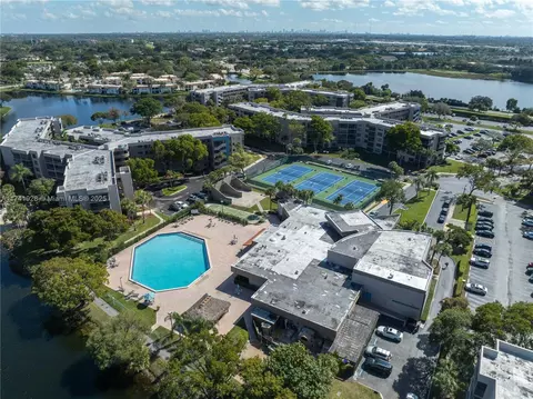 1100 Colony Point Cir #214, Pembroke Pines, FL 33026