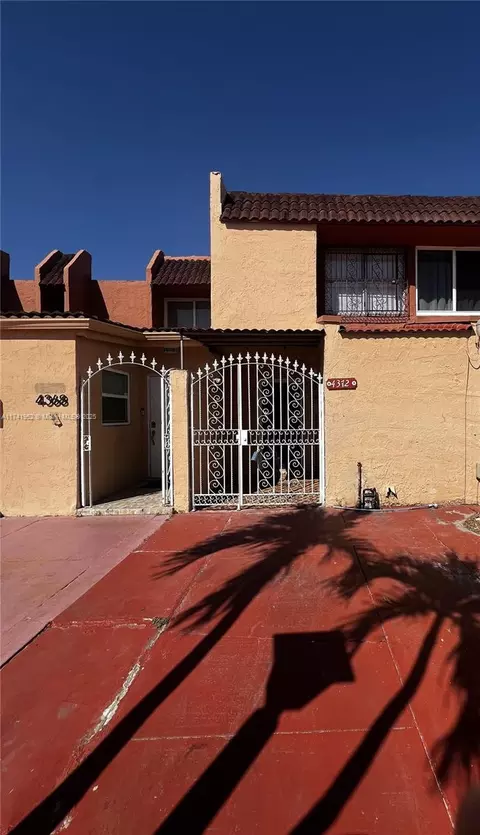 4372 W 11th Ln #30, Hialeah, FL 33012
