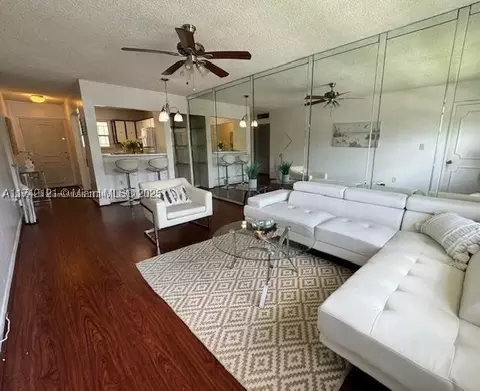 13101 Memorial Hwy 209 Hwy #209, North Miami, FL 33161