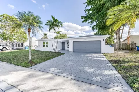 10620 NW 28th Mnr, Sunrise, FL 33322