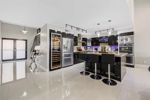 10830 N Golfview Dr #10830, Pembroke Pines, FL 33026