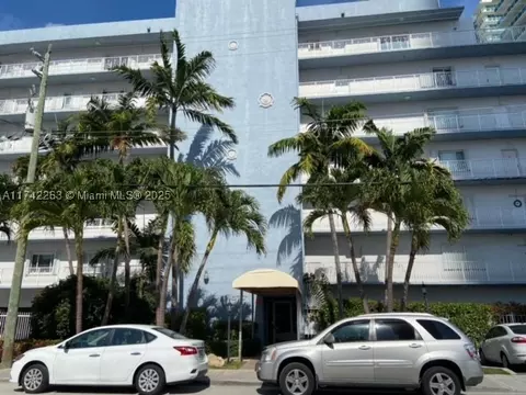 677 NE 24th St #203, Miami, FL 33137