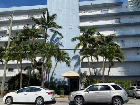 677 NE 24th St #203, Miami, FL 33137