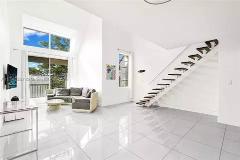 6890 N Kendall Dr #B403, Pinecrest, FL 33156