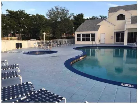 3441 NW 44th St #106, Oakland Park, FL 33309