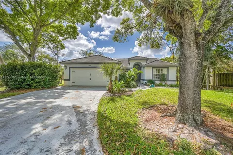 7102 NW 45th Ave, Coconut Creek, FL 33073 photo 2