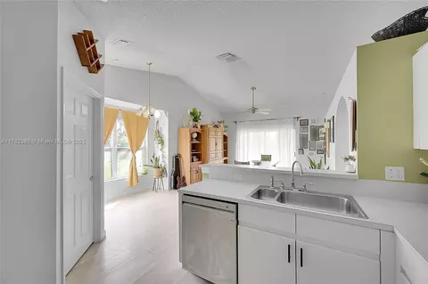 7102 NW 45th Ave, Coconut Creek, FL 33073 photo 14