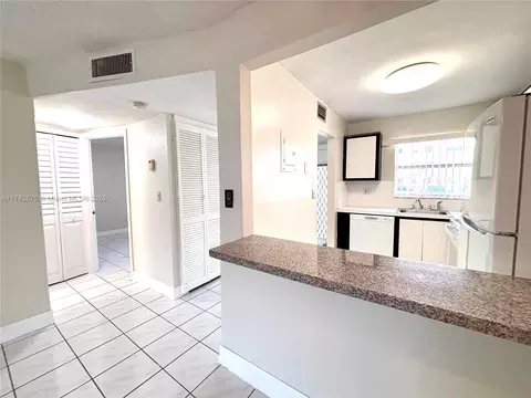 2871 E Sunrise Lakes Dr #102, Sunrise, FL 33322