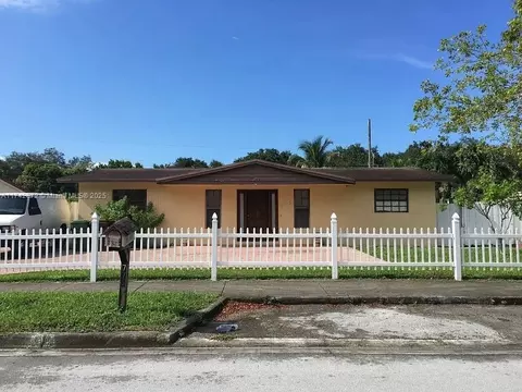775 W 74th Pl, Hialeah, FL 33014 photo 1