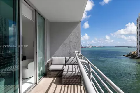 325 S Biscayne Blvd #1415, Miami, FL 33131