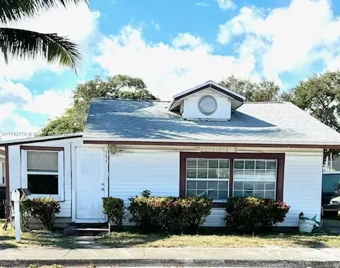 1605 S N St, Lake Worth, FL 33460