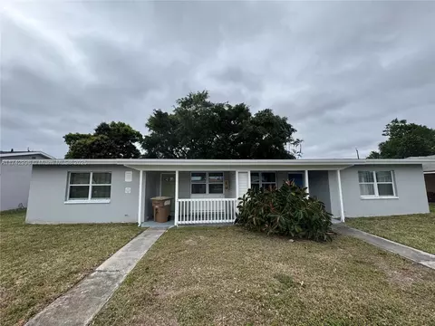 4960 Vincennes St, Cape Coral, FL 33904