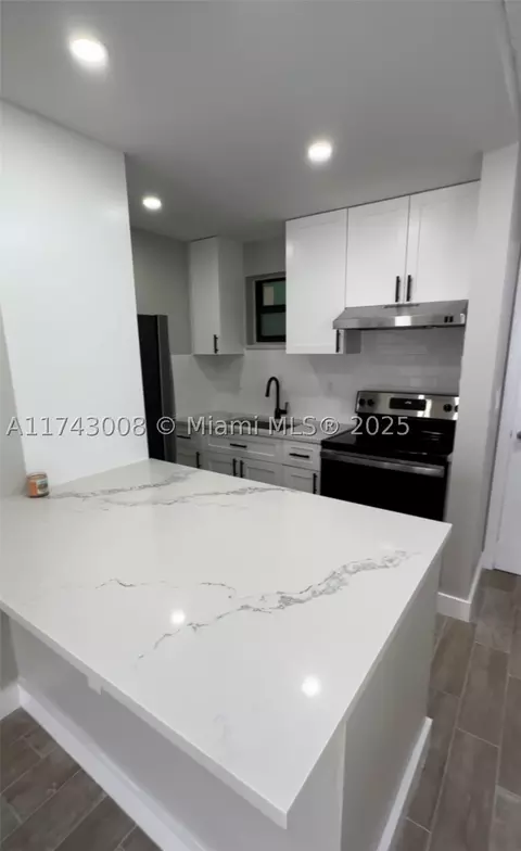 1530 SW 2nd St #307, Miami, FL 33135