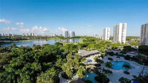 20281 E Country Club Dr #811, Aventura, FL 33180