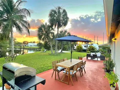6800 NW 24th Ct, Margate, FL 33063
