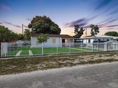 660 E 8th Ln, Hialeah, FL 33010 photo 1