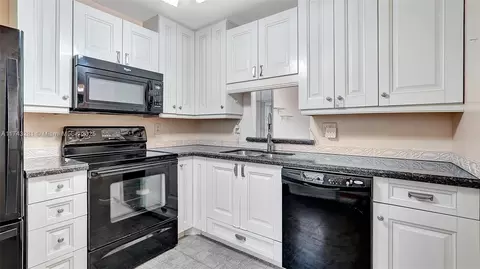 900 NE 12th Ave #206, Hallandale Beach, FL 33009