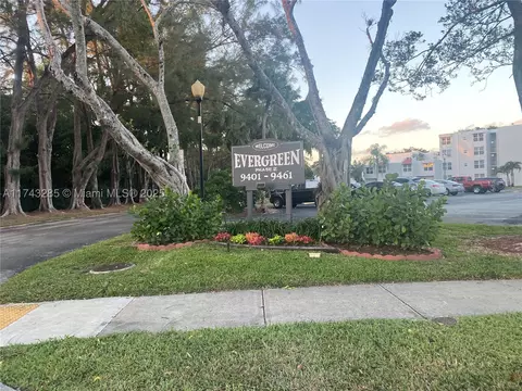 9481 Evergreen Pl #104, Davie, FL 33324