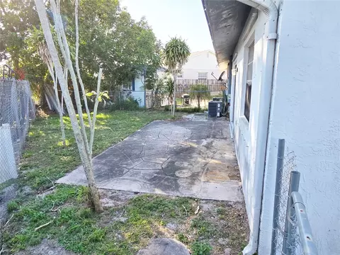 Exterior - 4552 SE Ontario Dr, Stuart, FL 34997 photo 2 of 2