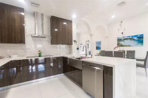 Kitchen - 7005 W 5th Ave, Hialeah, FL 33014 photo 4 of 4