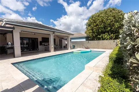 Exterior - 7005 W 5th Ave, Hialeah, FL 33014 photo 2 of 2