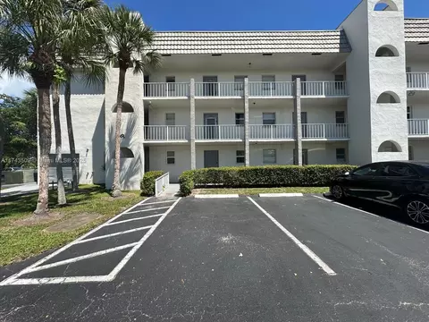 8450 Sunrise Lakes Blvd #107, Sunrise, FL 33322