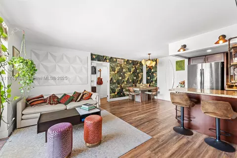 335 Collins Ave #201, Miami Beach, FL 33139