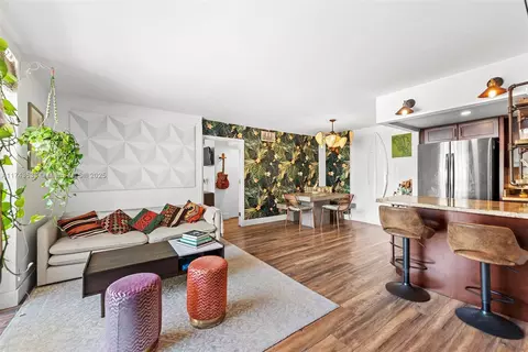 335 Collins Ave #201, Miami Beach, FL 33139