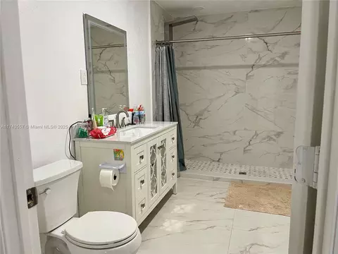 Bath - 6985 W 2nd Ln, Hialeah, FL 33014 photo 2 of 3