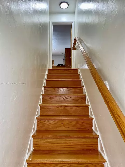 Entry Way - 6985 W 2nd Ln, Hialeah, FL 33014 photo 4 of 6