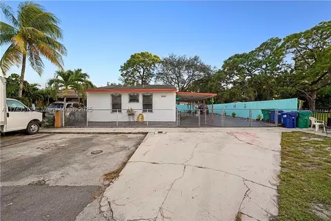 3834 NW 213th St, Miami Gardens, FL 33055