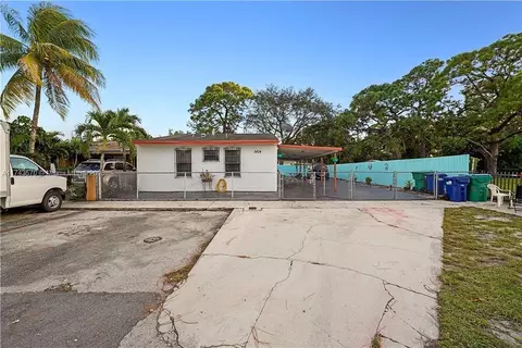 3834 NW 213th St, Miami Gardens, FL 33055