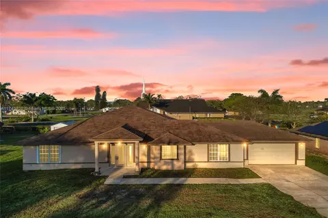 140 NE 7th St, Belle Glade, FL 33430