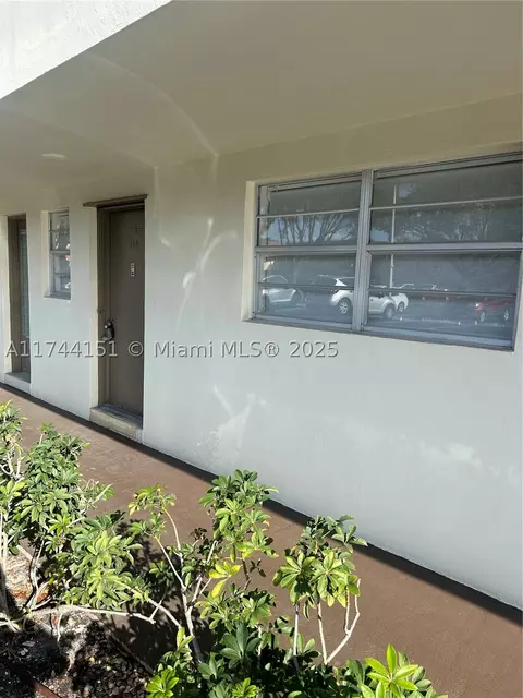 1530 NE 191st St #124, Miami, FL 33179