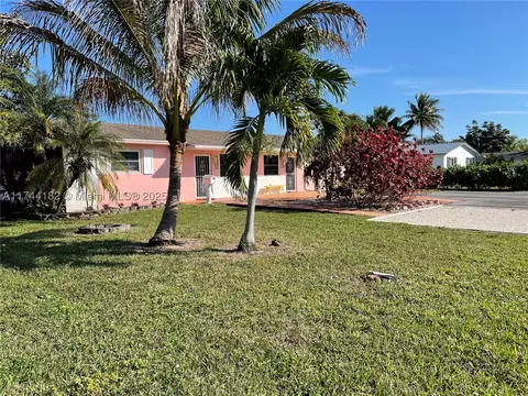 11041 NE 10th Ave, Biscayne Park, FL 33161