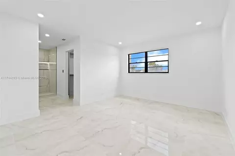 Undisclosed, Hialeah, FL 33015 photo 16