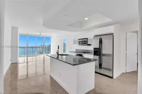 888 Biscayne Blvd #4205, Miami, FL 33132