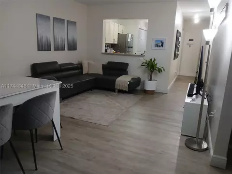 227 E Palm Cir #227, Pembroke Pines, FL 33025