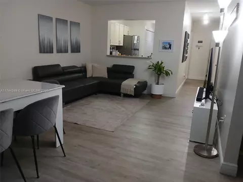 227 E Palm Cir #227, Pembroke Pines, FL 33025