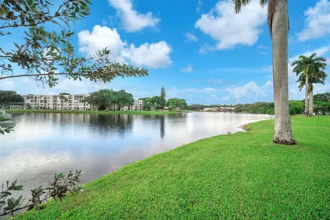 9440 Tangerine Pl #407, Davie, FL 33324