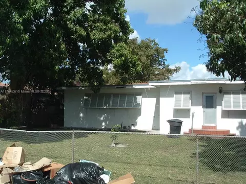 Exterior - 930 Oriole Ave, Miami Springs, FL 33166 photo 3 of 6