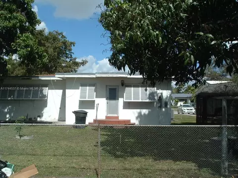 Exterior - 930 Oriole Ave, Miami Springs, FL 33166 photo 4 of 6
