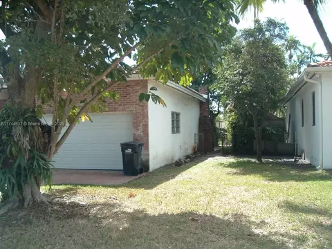 Exterior - 930 Oriole Ave, Miami Springs, FL 33166 photo 2 of 6