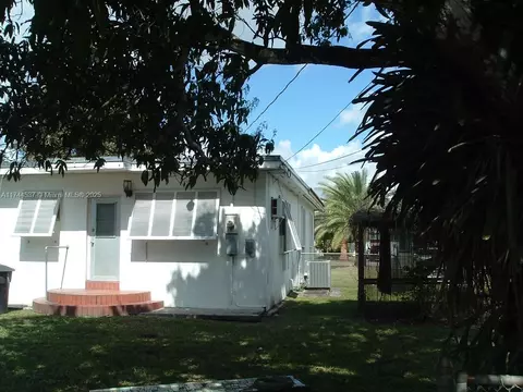 Exterior - 930 Oriole Ave, Miami Springs, FL 33166 photo 5 of 6